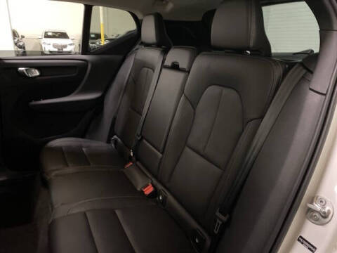 2025 Volvo XC40 B5 Plus Dark Theme