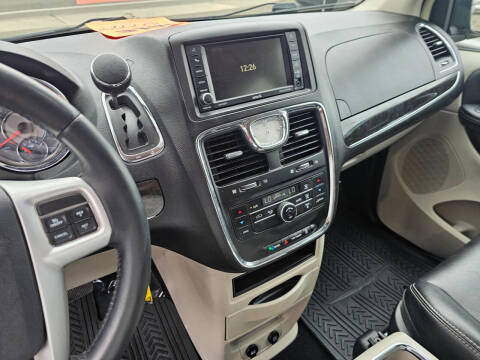 2016 Chrysler Town and Country Touring