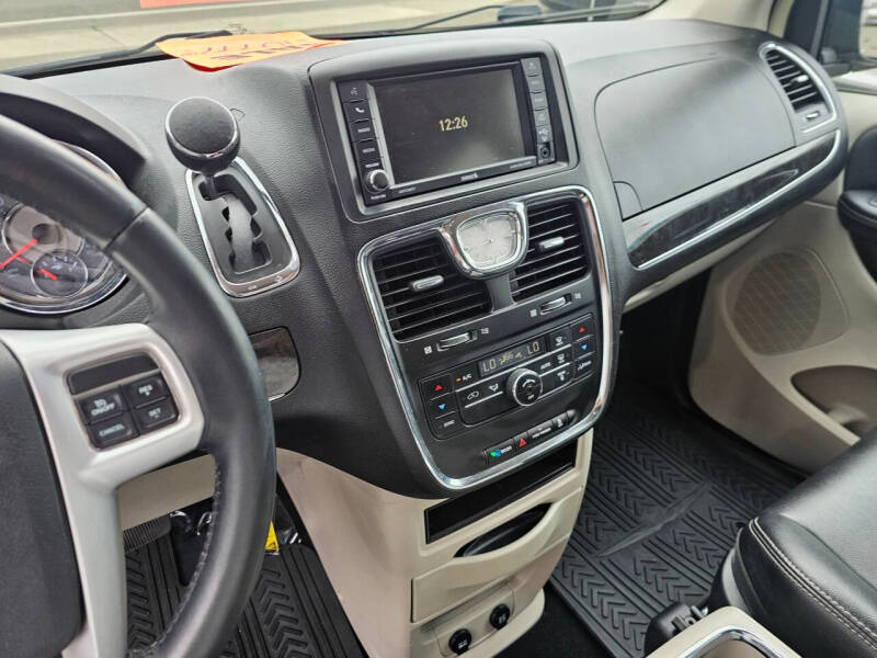 2016 Chrysler Town and Country Touring