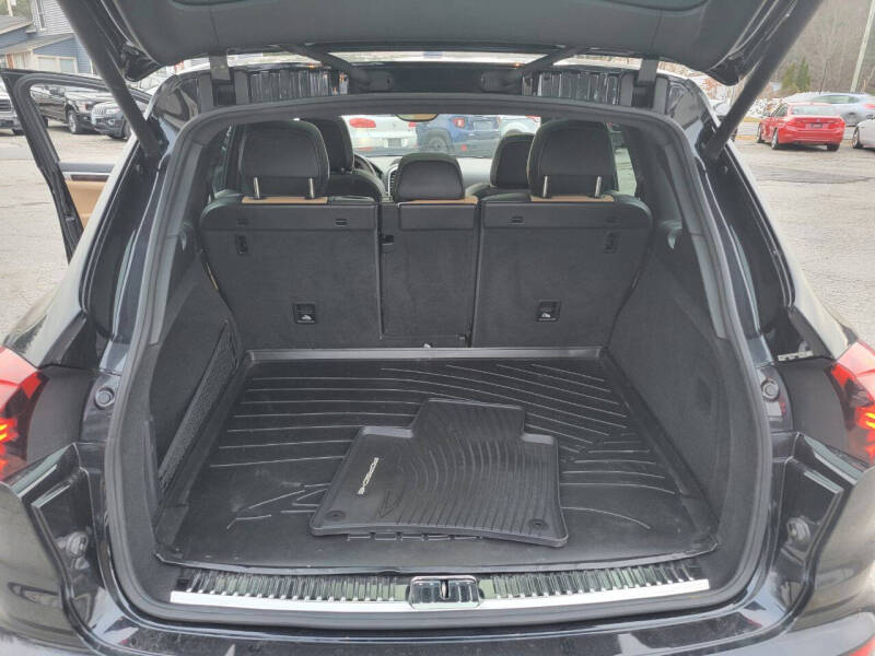 2016 Porsche Cayenne Base photo 19