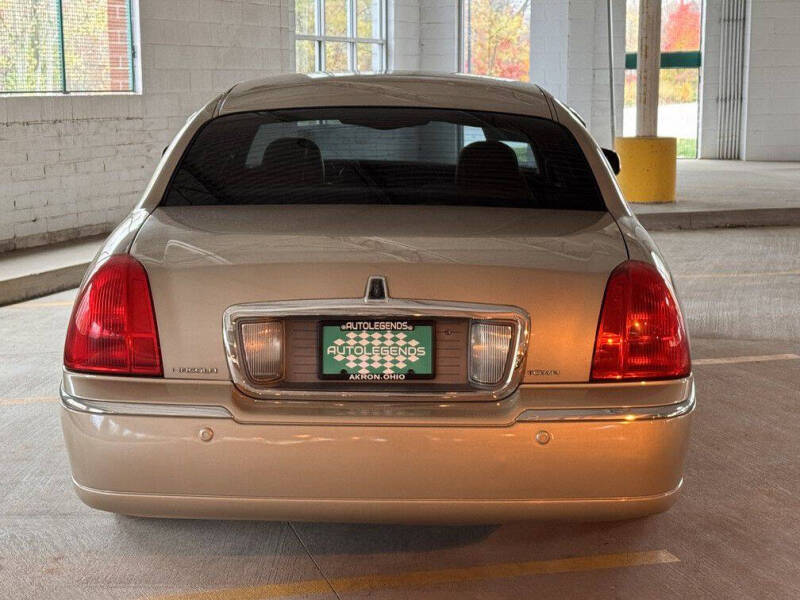 2005 Lincoln Town Car Signature Limited