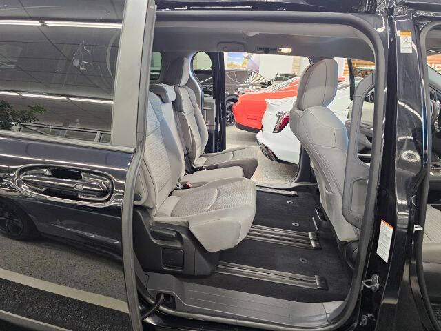 2022 Toyota Sienna LE 8-Passenger