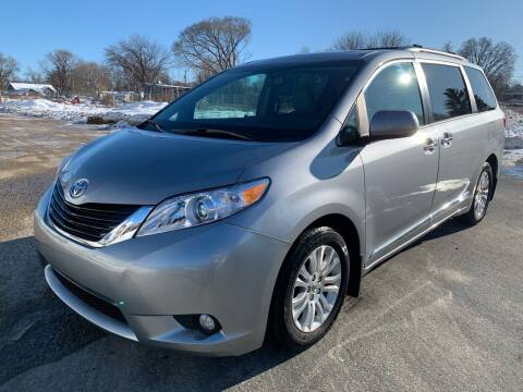 2017 Toyota Sienna for sale at ONG Auto in Farmington MN