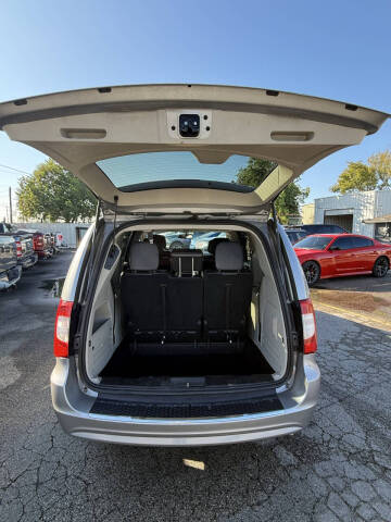 2014 Chrysler Town and Country Touring