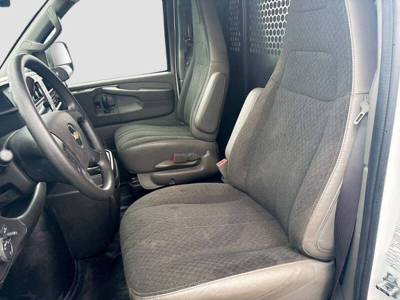 2025 Chevrolet Express 2500