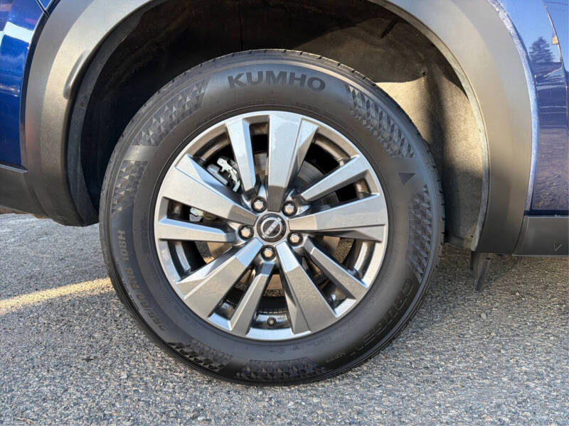 2024 Nissan Pathfinder SV