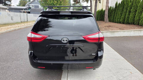 2017 Toyota Sienna XLE 8-Passenger