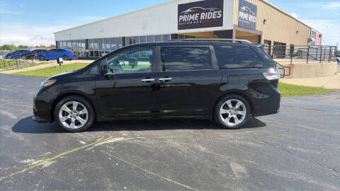 2013 Toyota Sienna SE 8-Passenger