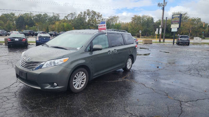 2013 Toyota Sienna XLE photo 2