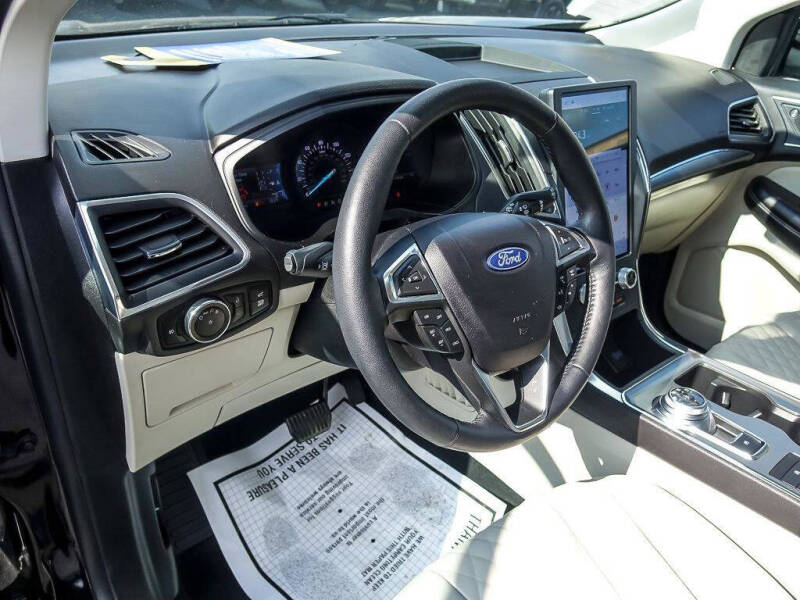 2024 Ford Edge Titanium