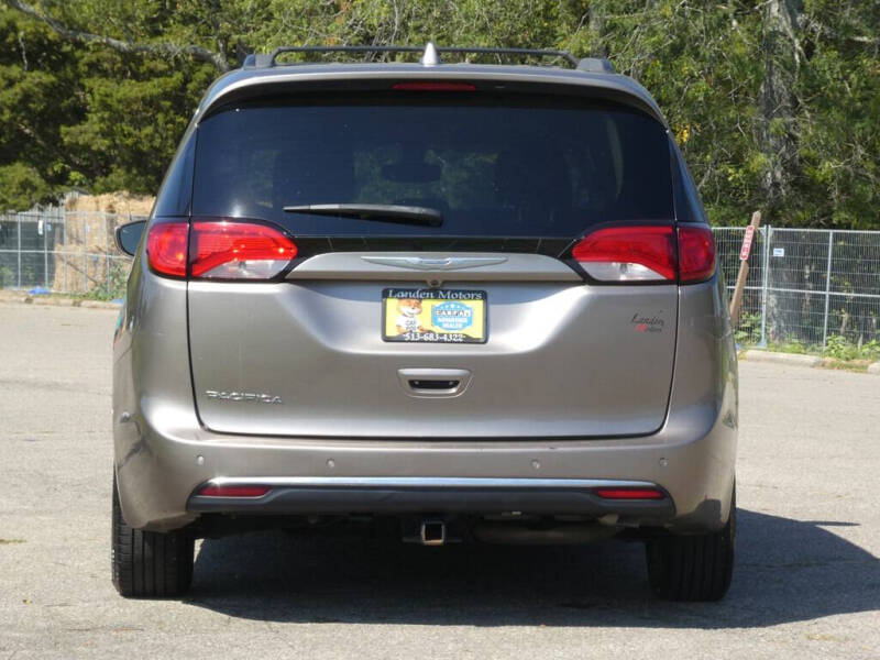 2017 Chrysler Pacifica Touring-L