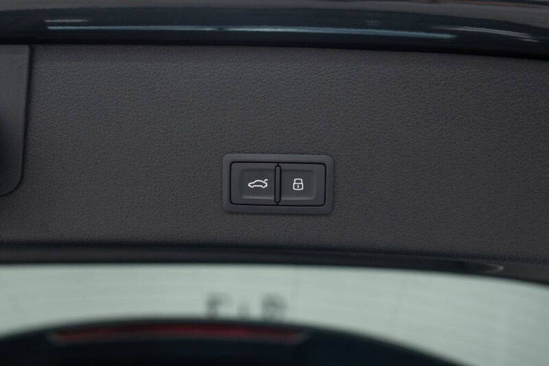 2021 Audi e-tron quattro Premium Plus