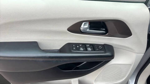 2017 Chrysler Pacifica Touring-L