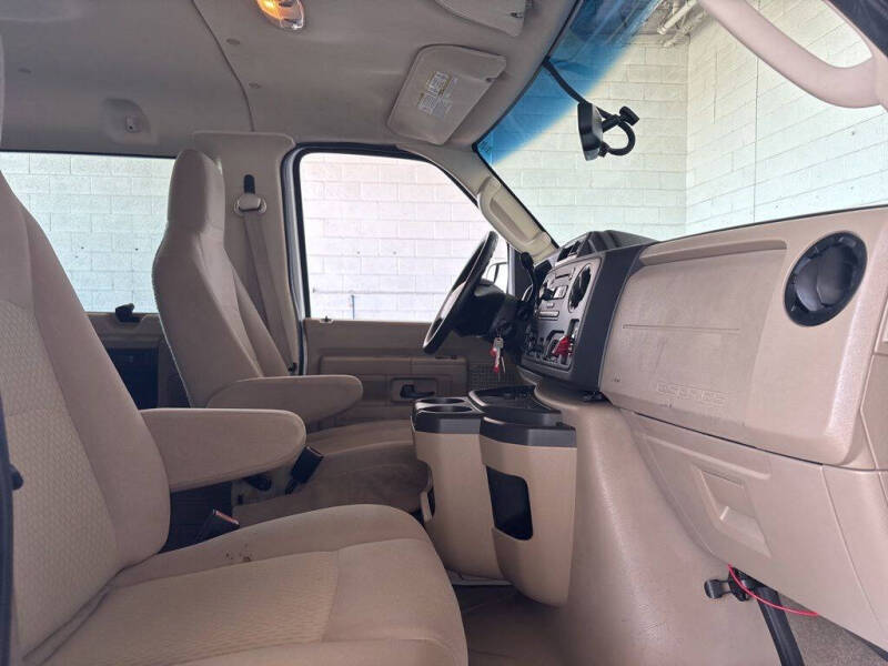 2012 Ford E-Series E-350 SD XLT