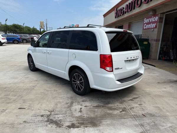 Used 2018 Dodge Grand Caravan GT with VIN 2C4RDGEG9JR202434 for sale in Detroit, MI