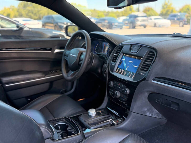 2022 Chrysler 300 S V8