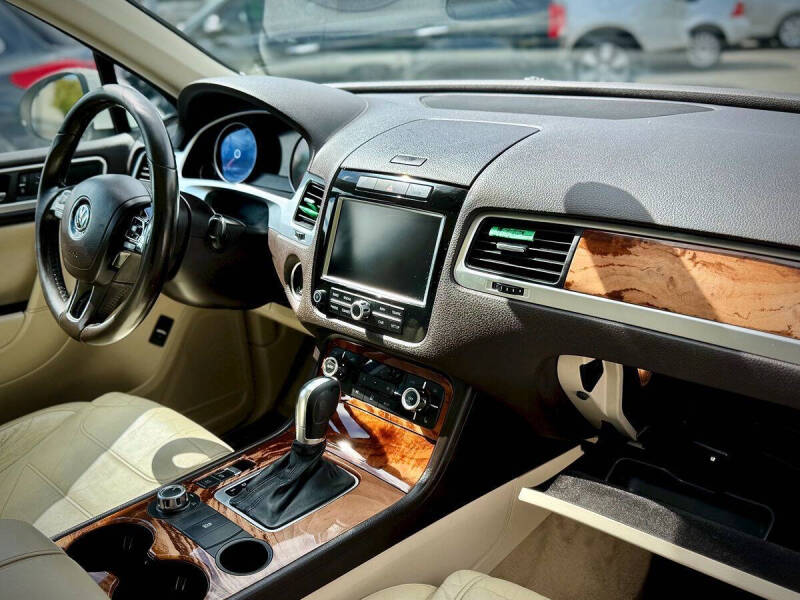 2011 Volkswagen Touareg TDI Lux