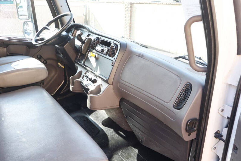 2019 Freightliner M2 106