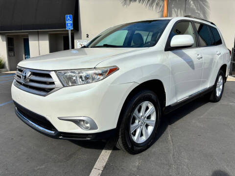 2013 Toyota Highlander for sale at MANGIONE MOTORS ORANGE COUNTY in Costa Mesa CA