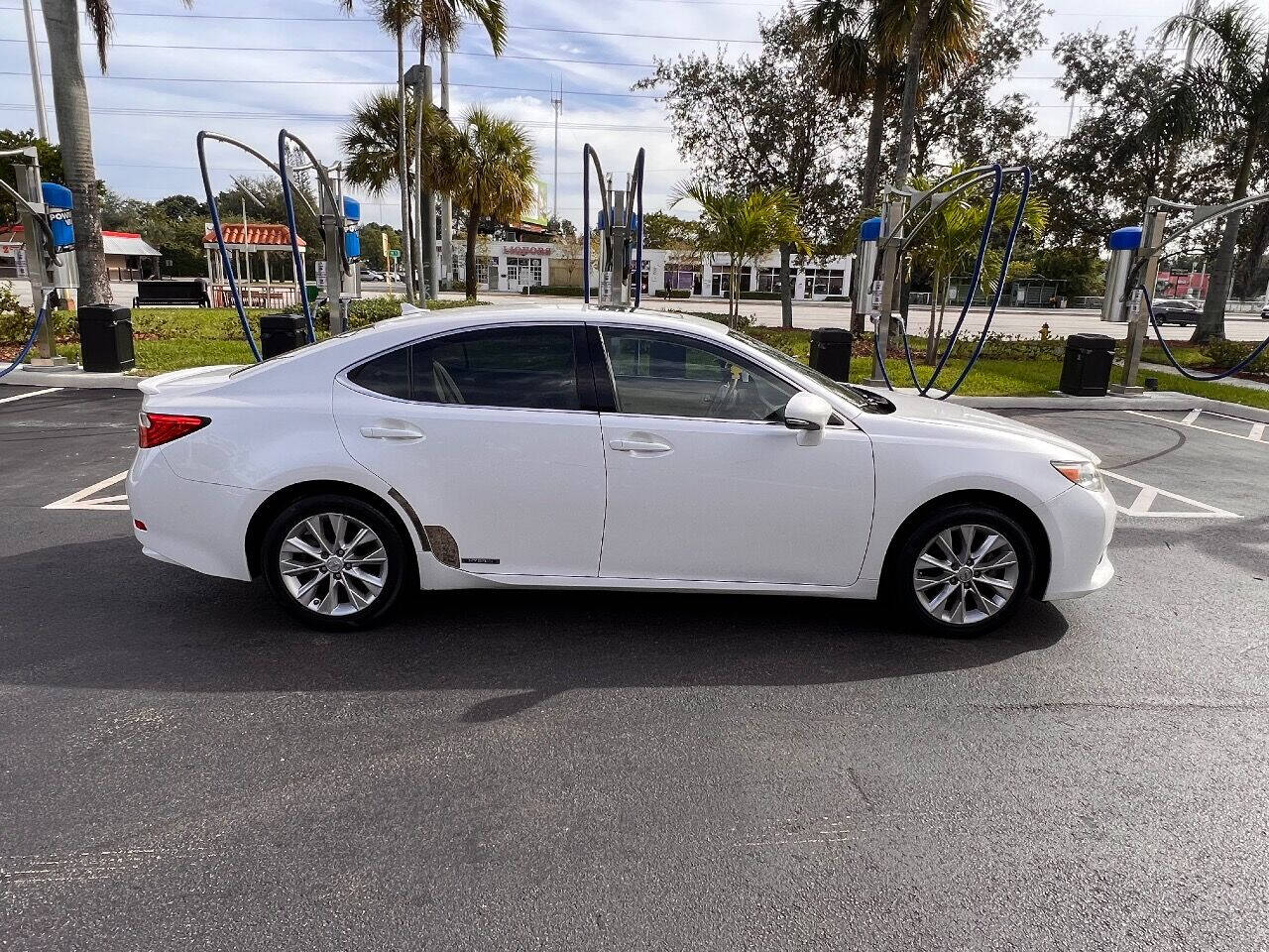 2014 LEXUS ES Sedan - $13,500