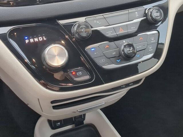 2017 Chrysler Pacifica Touring-L