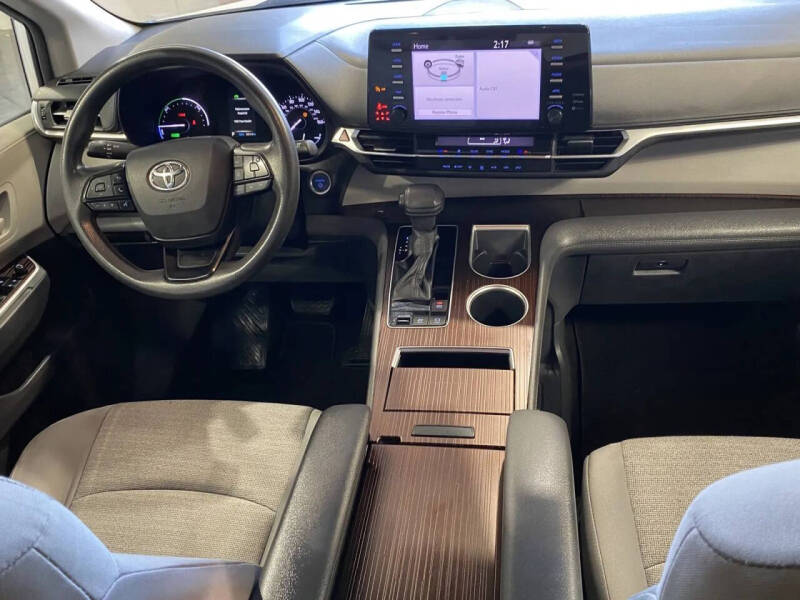 2023 Toyota Sienna LE 8-Passenger