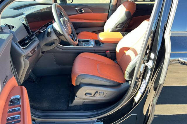 2025 Kia Carnival SX