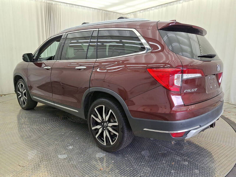 2019 Honda Pilot Touring w/Rear Captain's Chairs