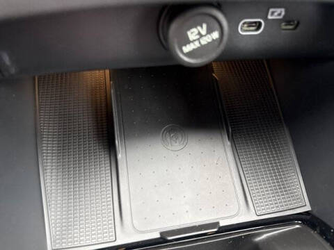 2025 Volvo XC40 B5 Ultra Bright Theme