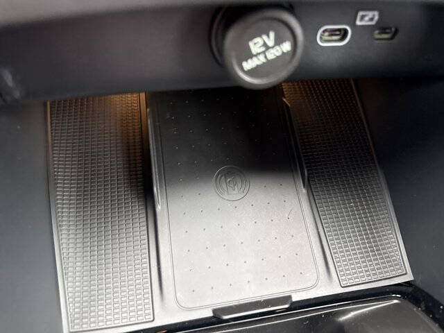 2025 Volvo XC40 B5 Ultra Bright Theme