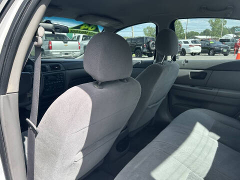2004 Ford Taurus SE