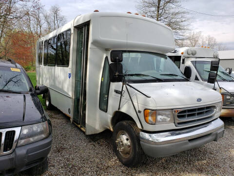 2001 Ford E-Series Chassis for sale at MEDINA WHOLESALE LLC in Wadsworth OH