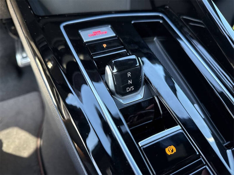 2025 Volkswagen Golf GTI SE