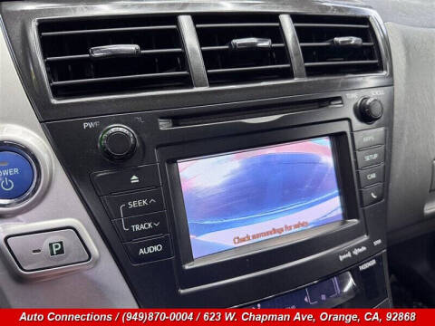 2014 Toyota Prius v Five
