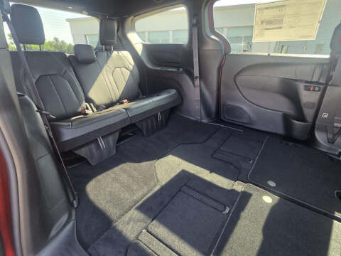 2027 Chrysler Pacifica Select