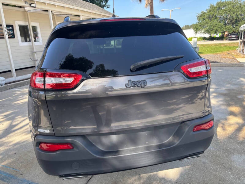 2017 Jeep Cherokee Sport