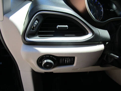 2017 Chrysler Pacifica Touring-L