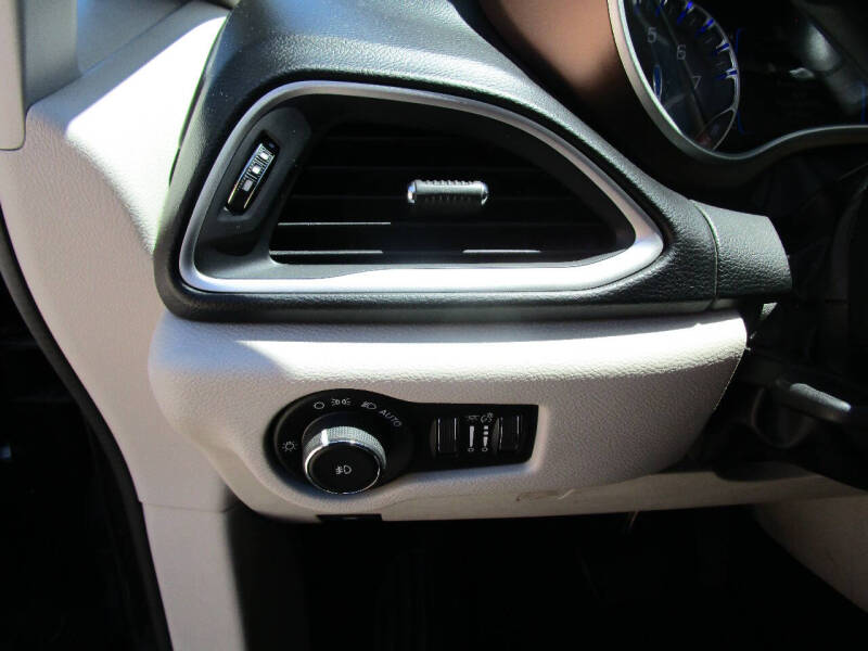 2017 Chrysler Pacifica Touring-L