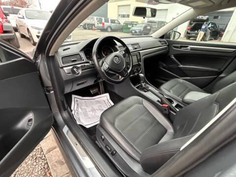 2017 Volkswagen Passat 1.8T R-Line