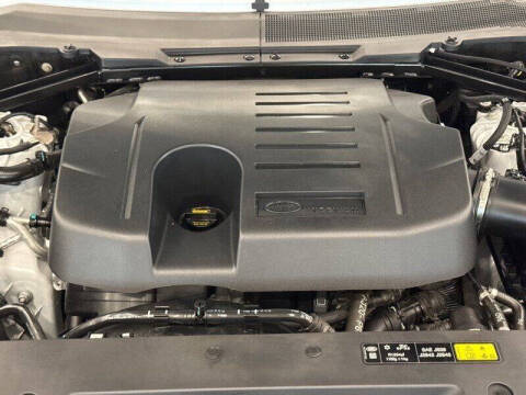 2023 Land Rover Defender 130 X-Dynamic SE