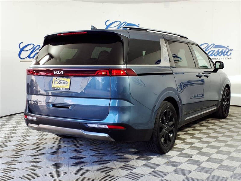 2023 Kia Carnival SX