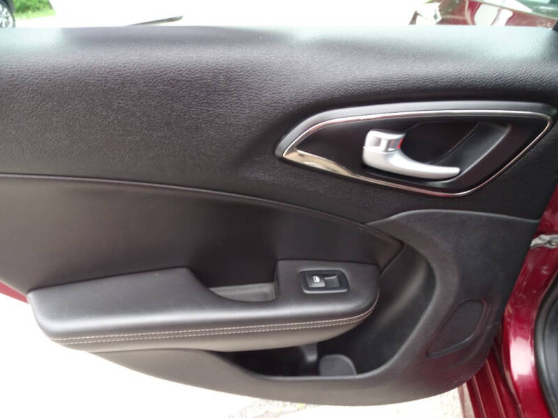 2016 Chrysler 200 C