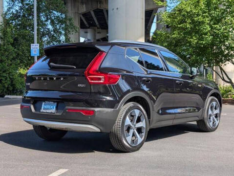 2025 Volvo XC40 B5 Plus Bright Theme