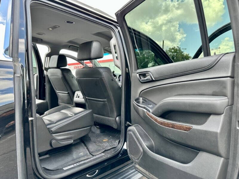 2017 Chevrolet Suburban  - $27,995