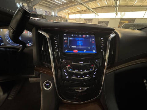 2017 Cadillac Escalade Luxury