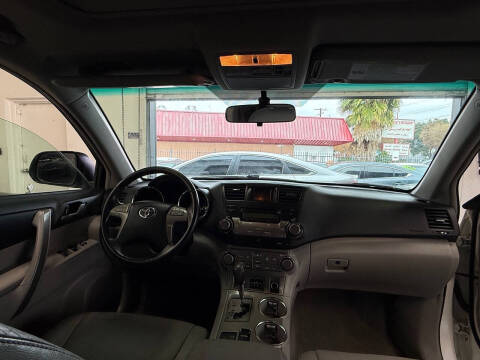 2010 Toyota Highlander SE