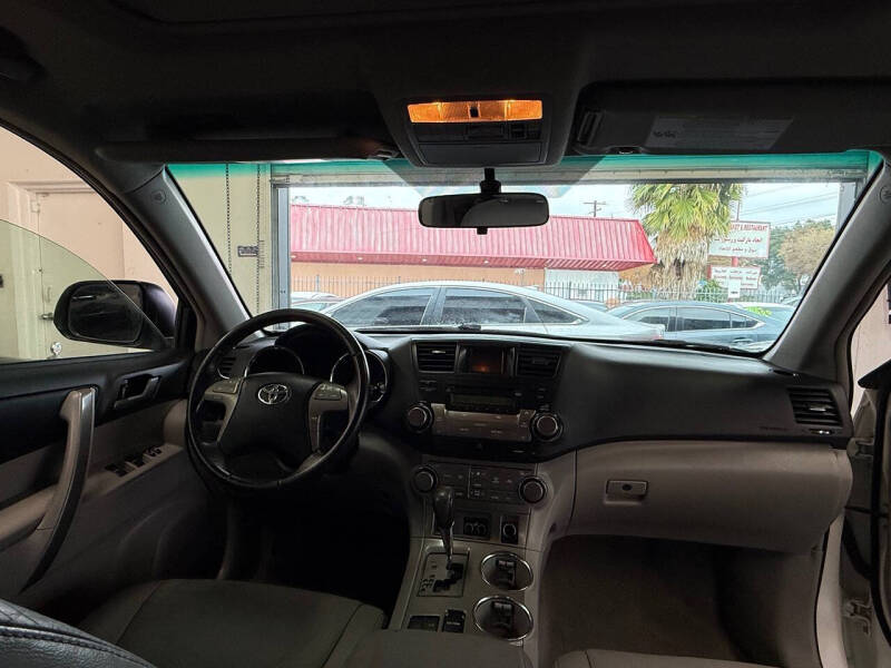 2010 Toyota Highlander SE