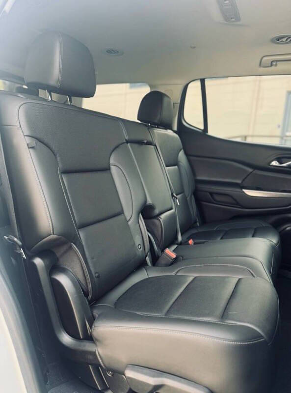 2023 GMC Acadia SLT