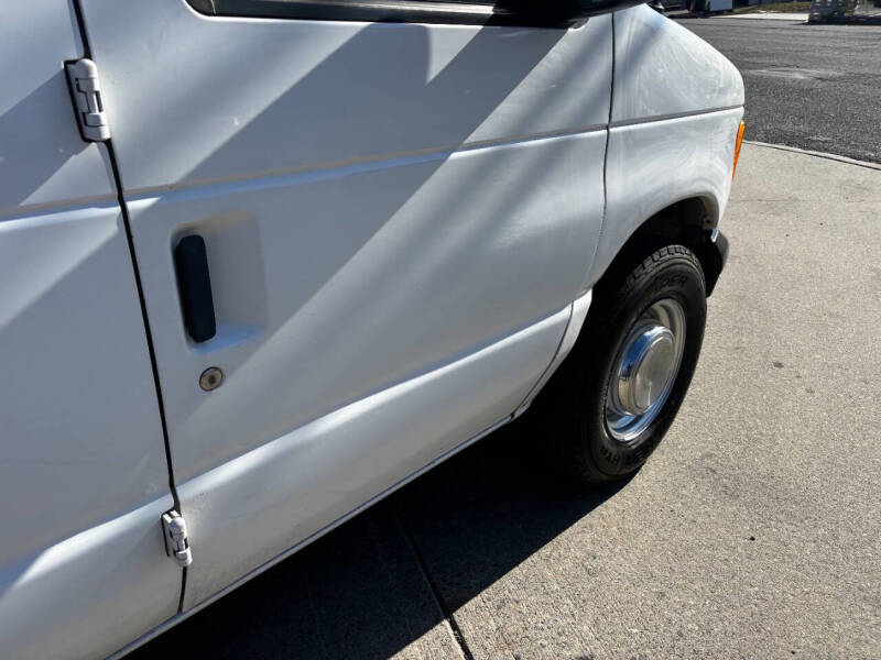 2004 Ford E-Series E-350 SD