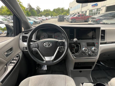 2015 Toyota Sienna LE 8-Passenger